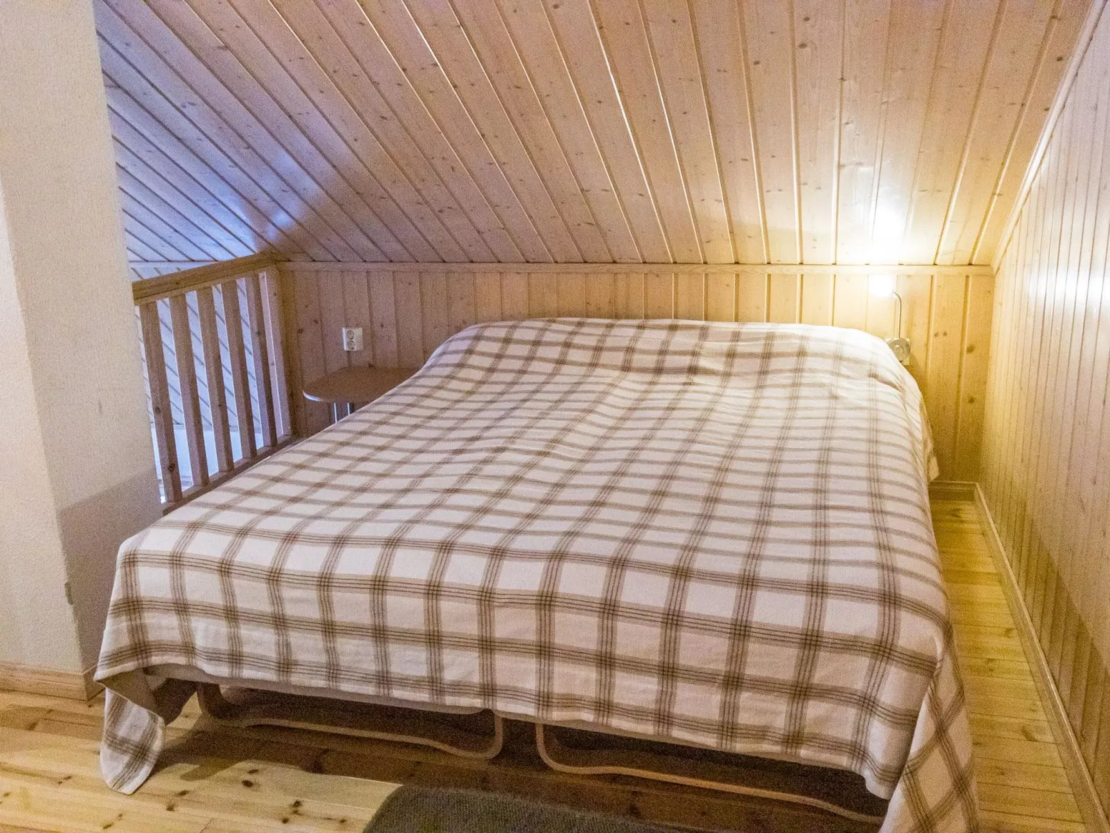 Aslakin helmi b-Drinnen