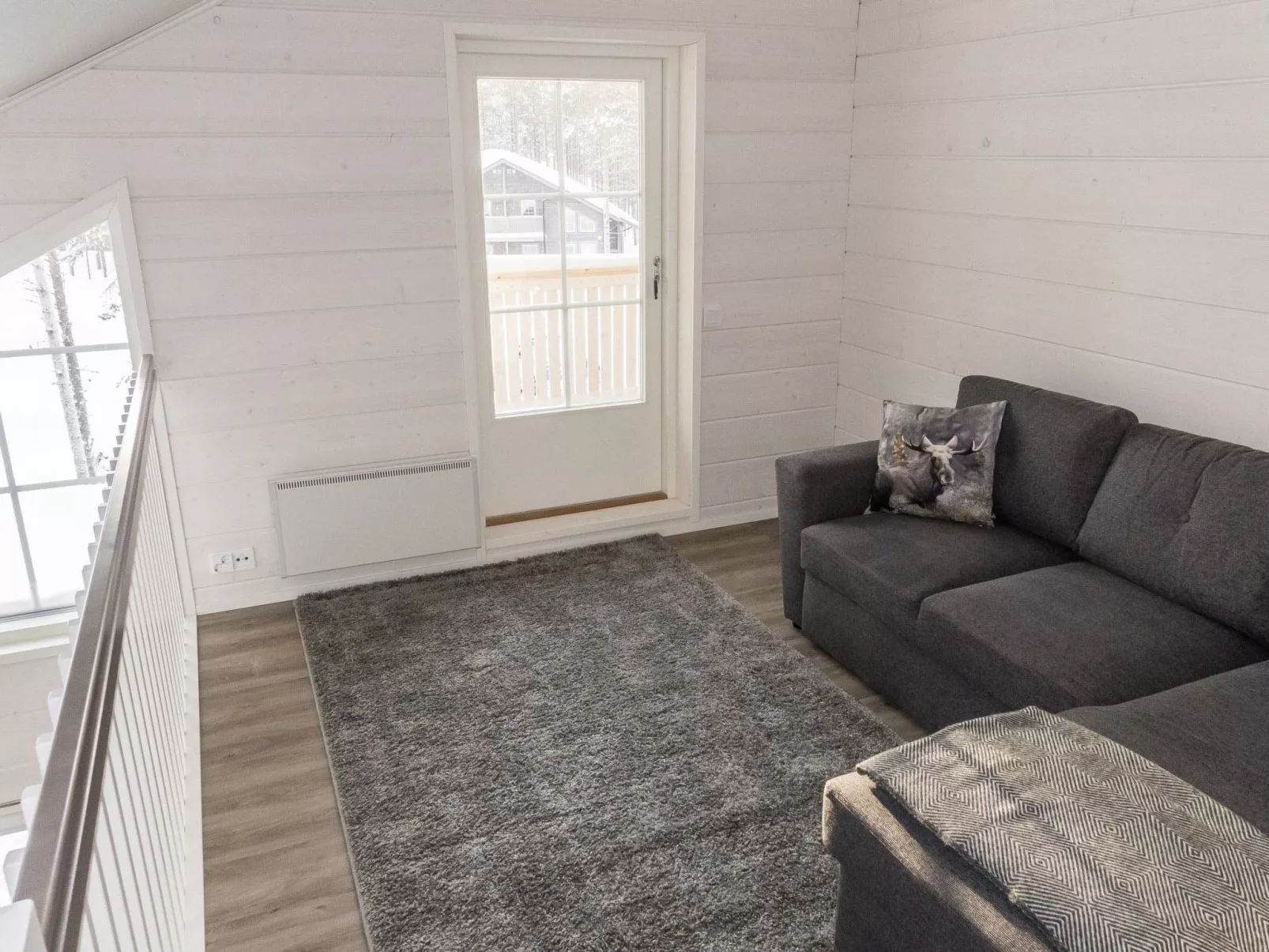 Levin ahmahovi 2b-Dedans