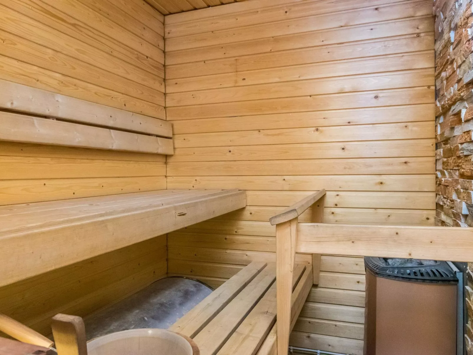 Saarihely a 5-Inside