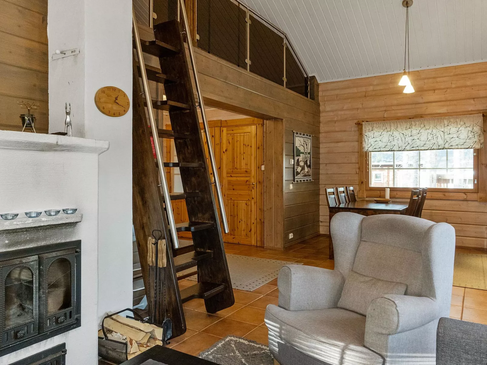 Puuhapirtti 1-Drinnen