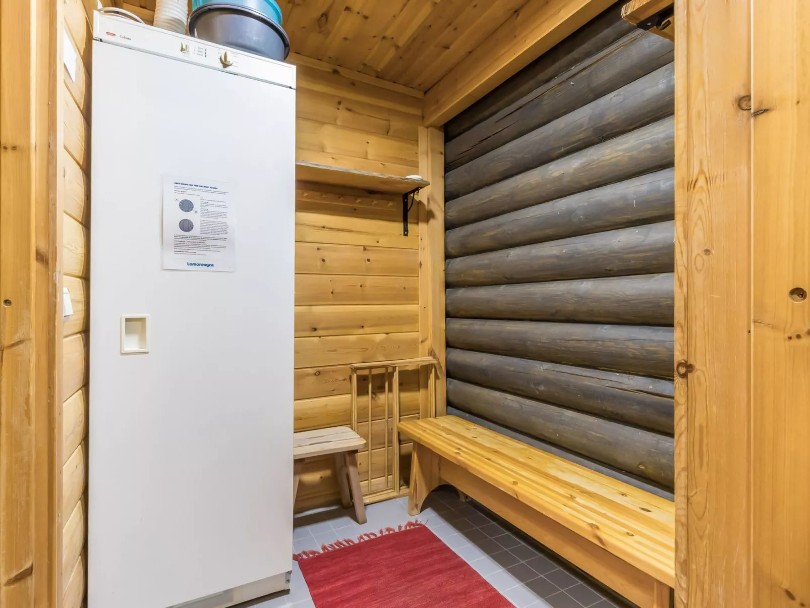 Mötönpesä 2-Drinnen