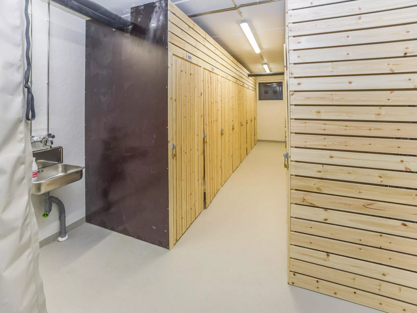 Levistar vi as. 6108-Dedans