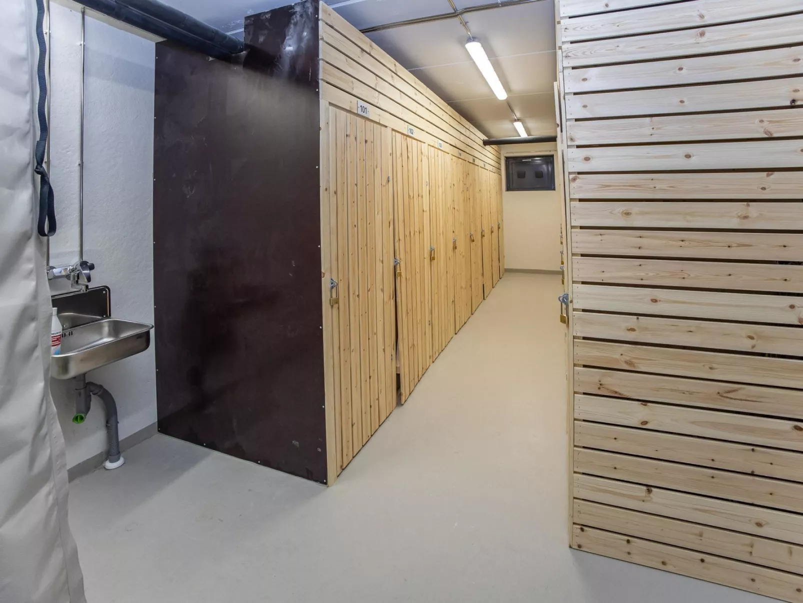 Levistar vi as. 6106-Drinnen