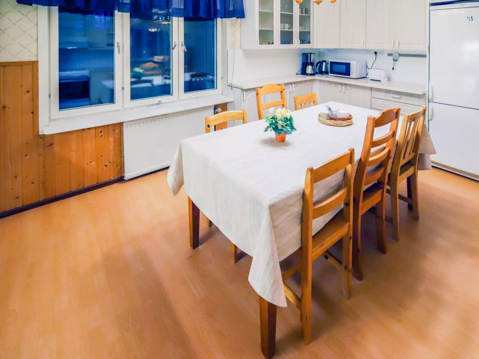 Lövgårdenin lohimaja-Inside