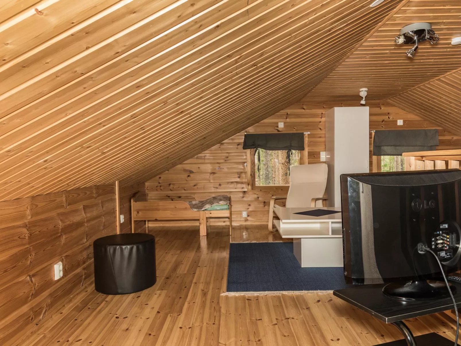 Tievatupa 1, isompi-Drinnen