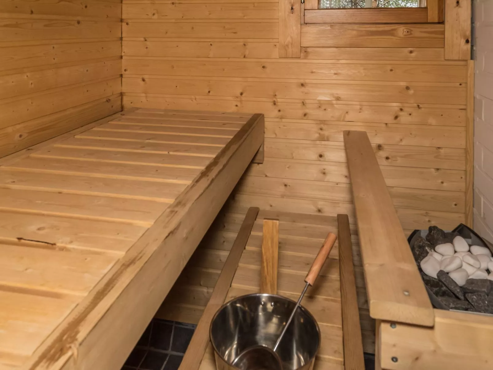 Lomaylläs b39 /suppapolku 6b-Drinnen