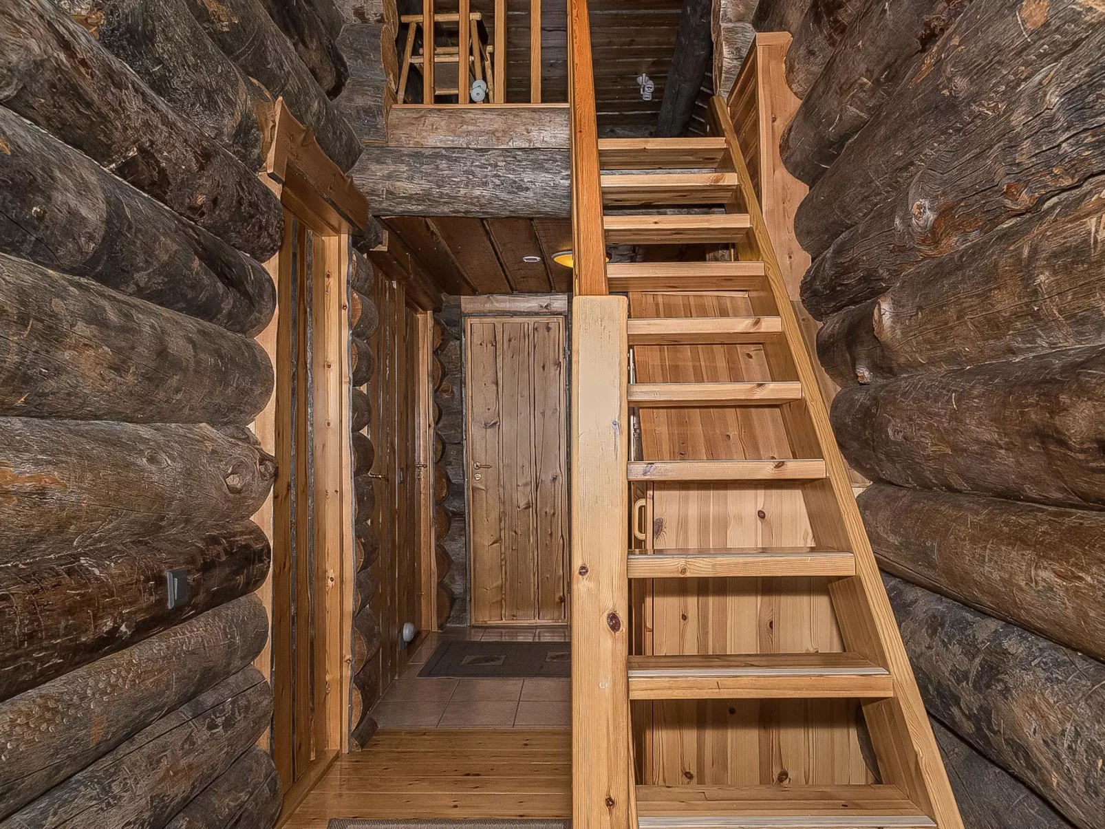 Ahmanportti 2-Inside