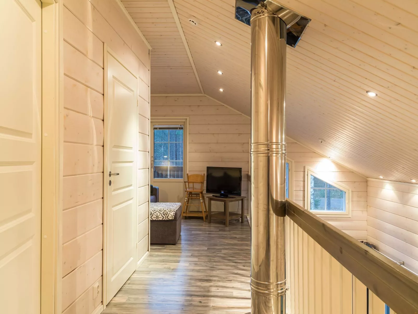 Levin ahmahovi 1a-Drinnen