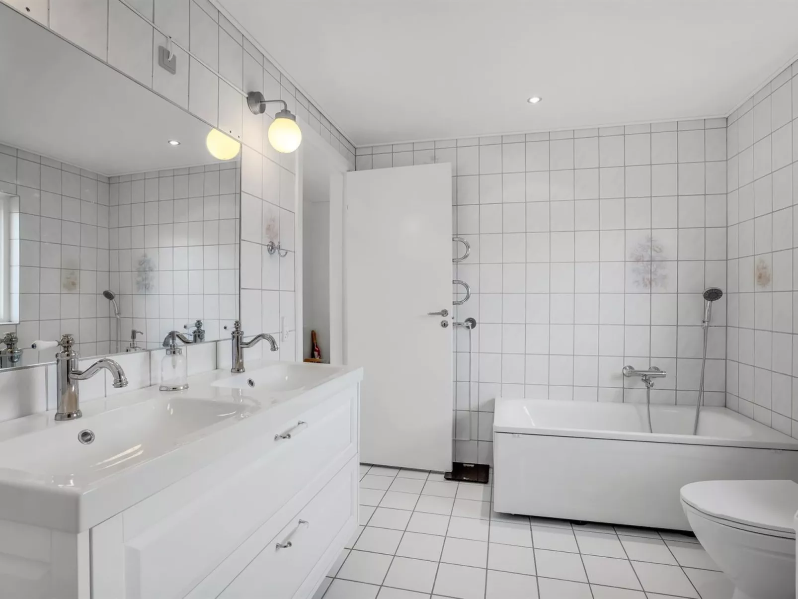 "Hane" - 750m from the sea-Inside