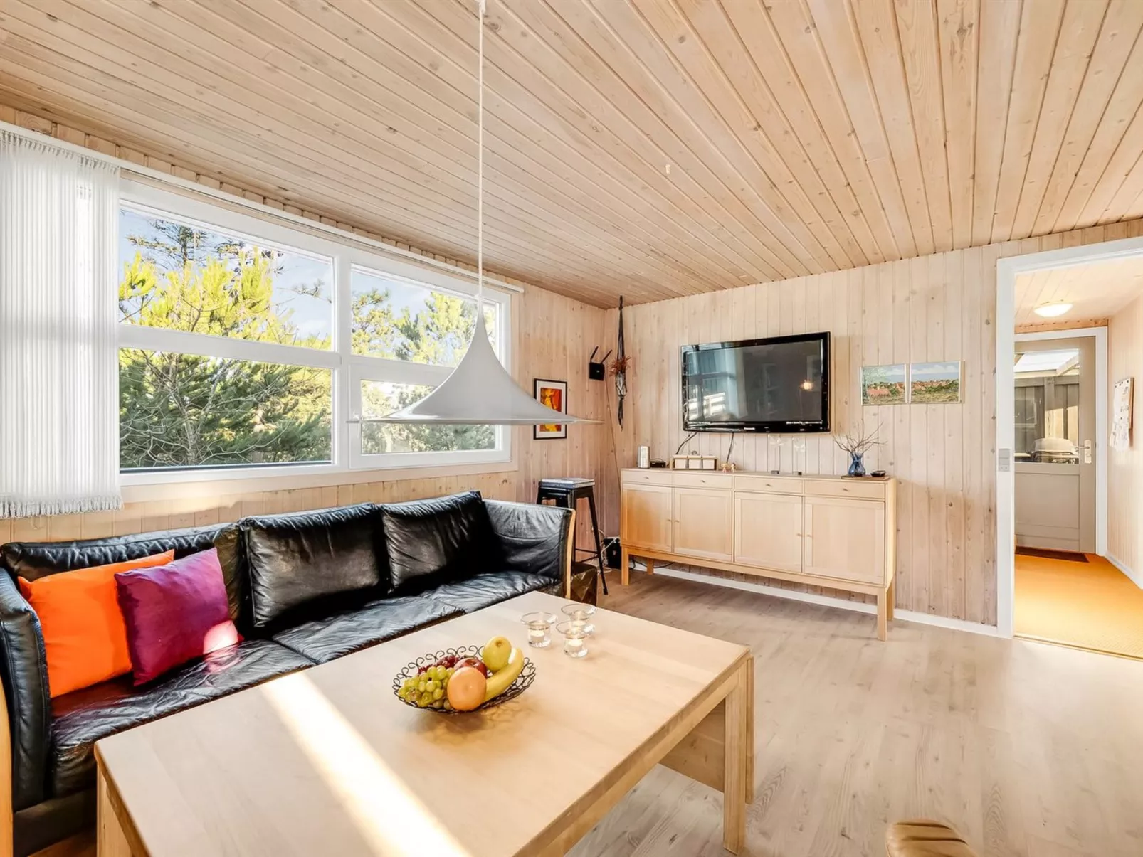 "Elsabet" - 700m to the fjord-Drinnen