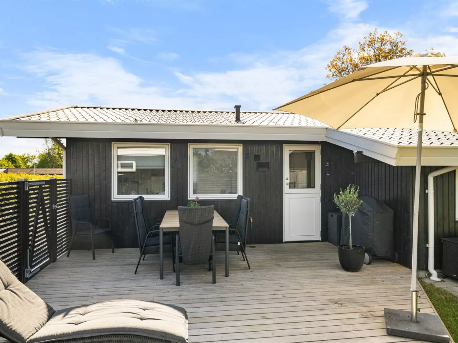 "Bjart" - 150m from the sea-Draußen