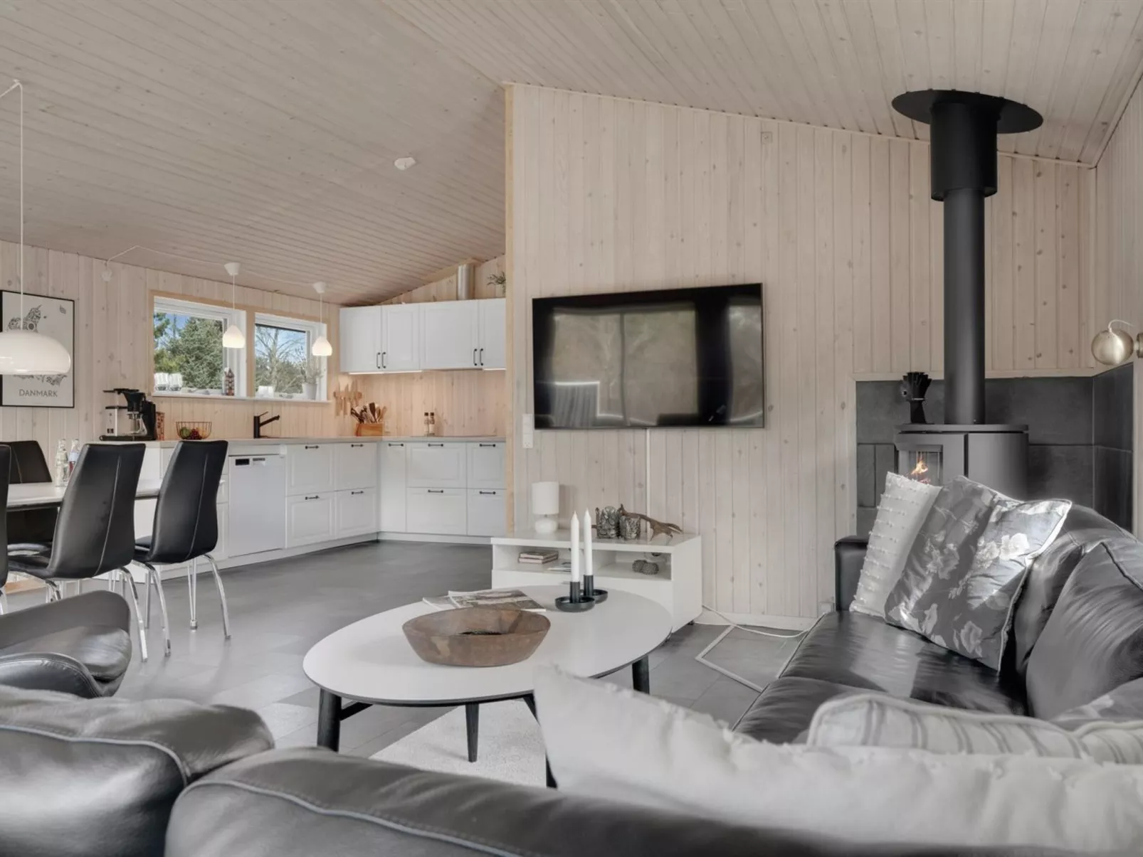 "Onni" - 2.3km from the sea-Inside