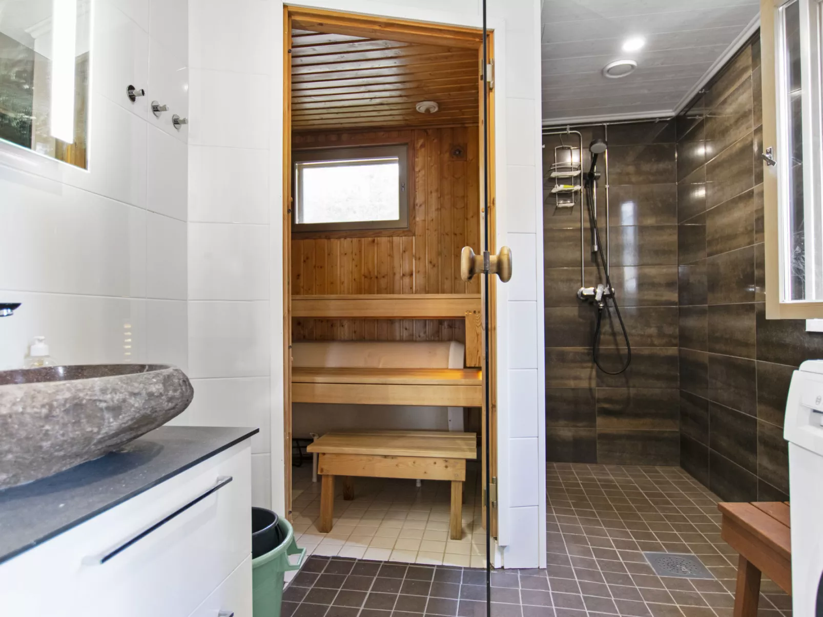 Keskikallio, nuasjärvi-Dedans