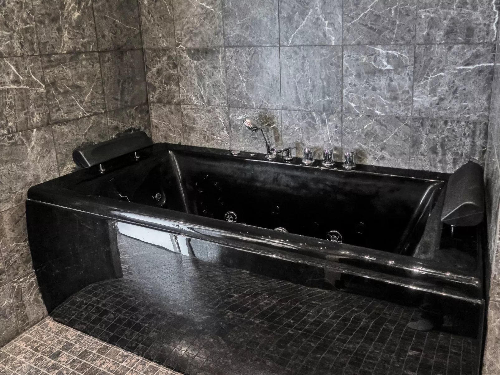 Saaruan aurinko-Dedans