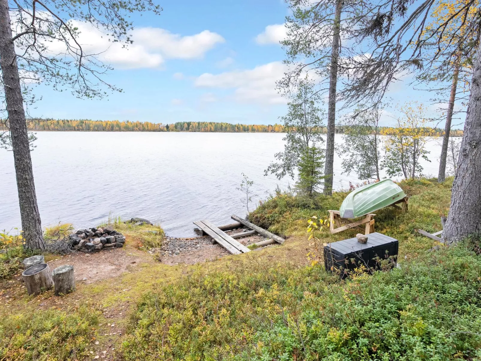 Kaukosaaren ahonrinne-Dedans