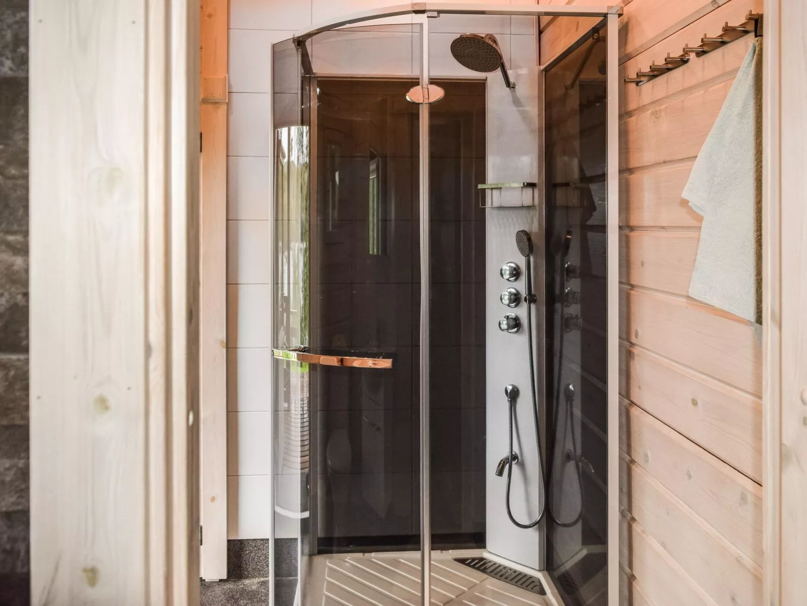 Lekojärven herra-Dedans