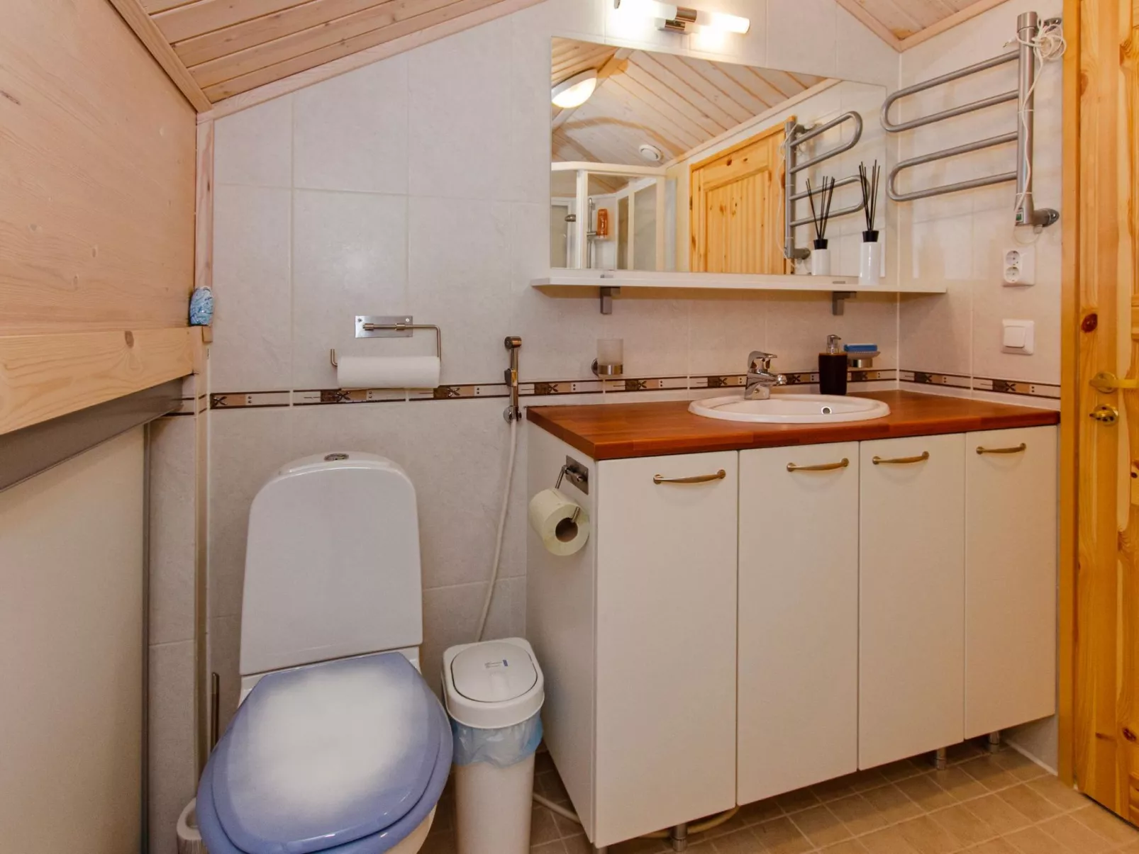 Otsopirtti, otso-Dedans