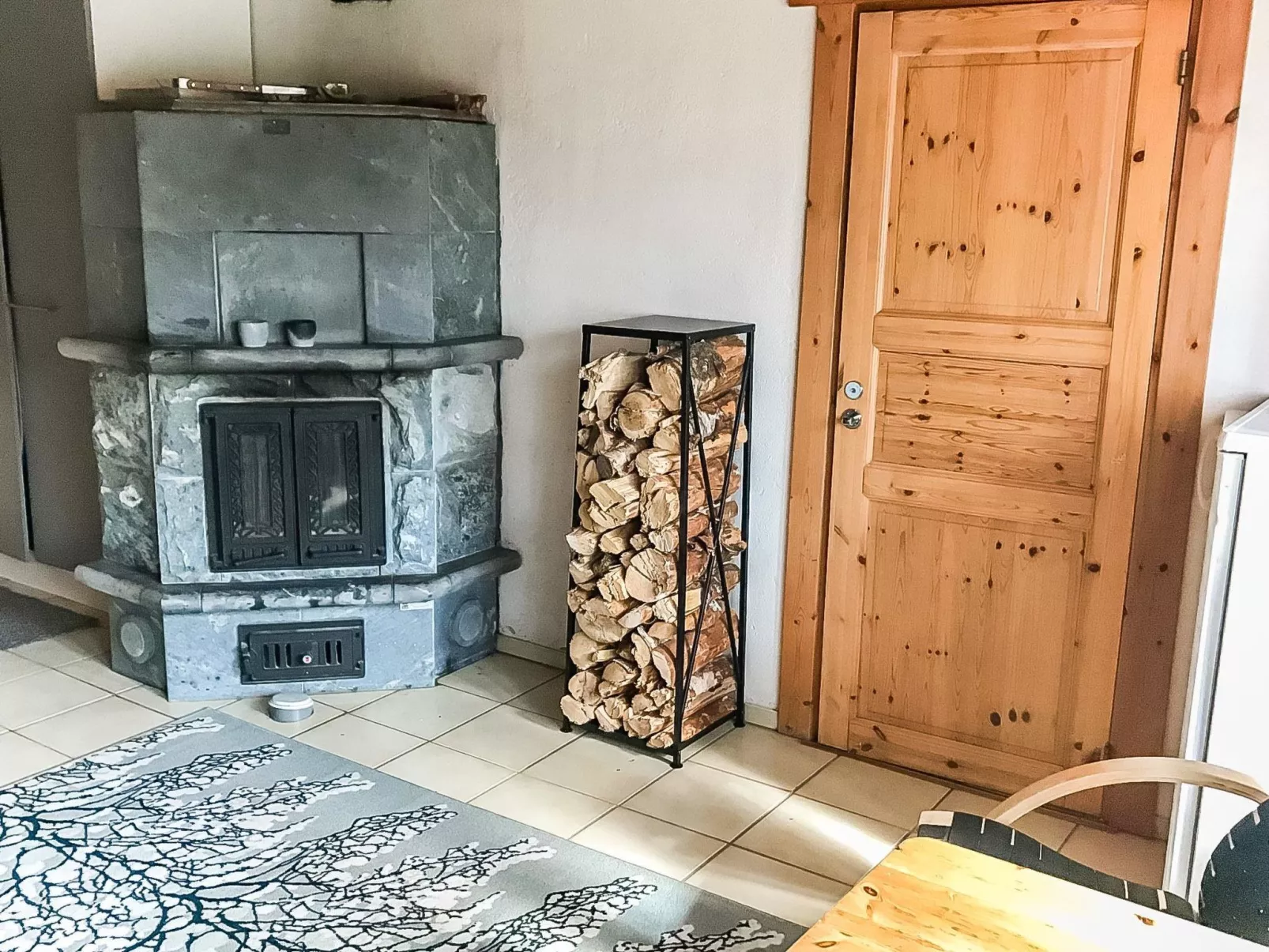 Hyrynpirtti mökki-Dedans