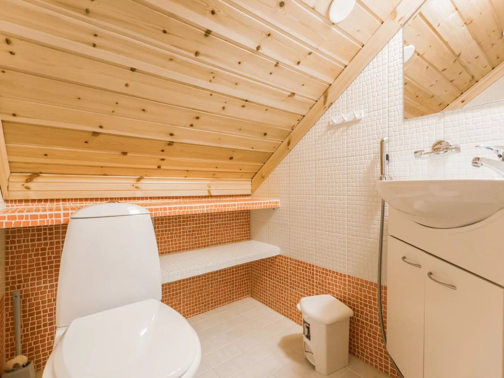 Sateenkaari mökki-Drinnen