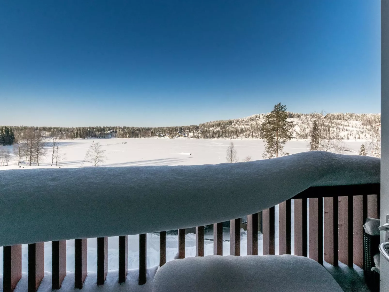 Skivillas 61 ukkohalla (b8)-Dedans