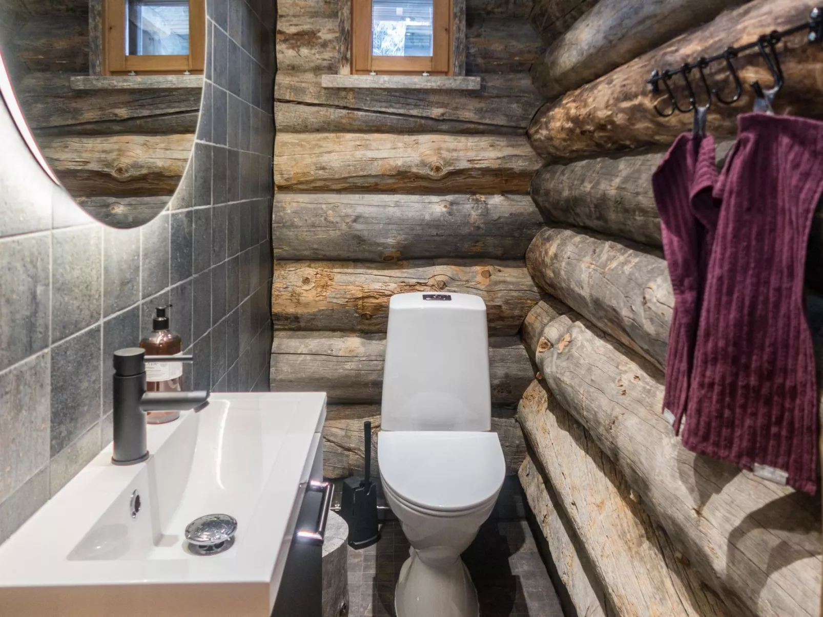 Ruka-rokova 2-Dedans