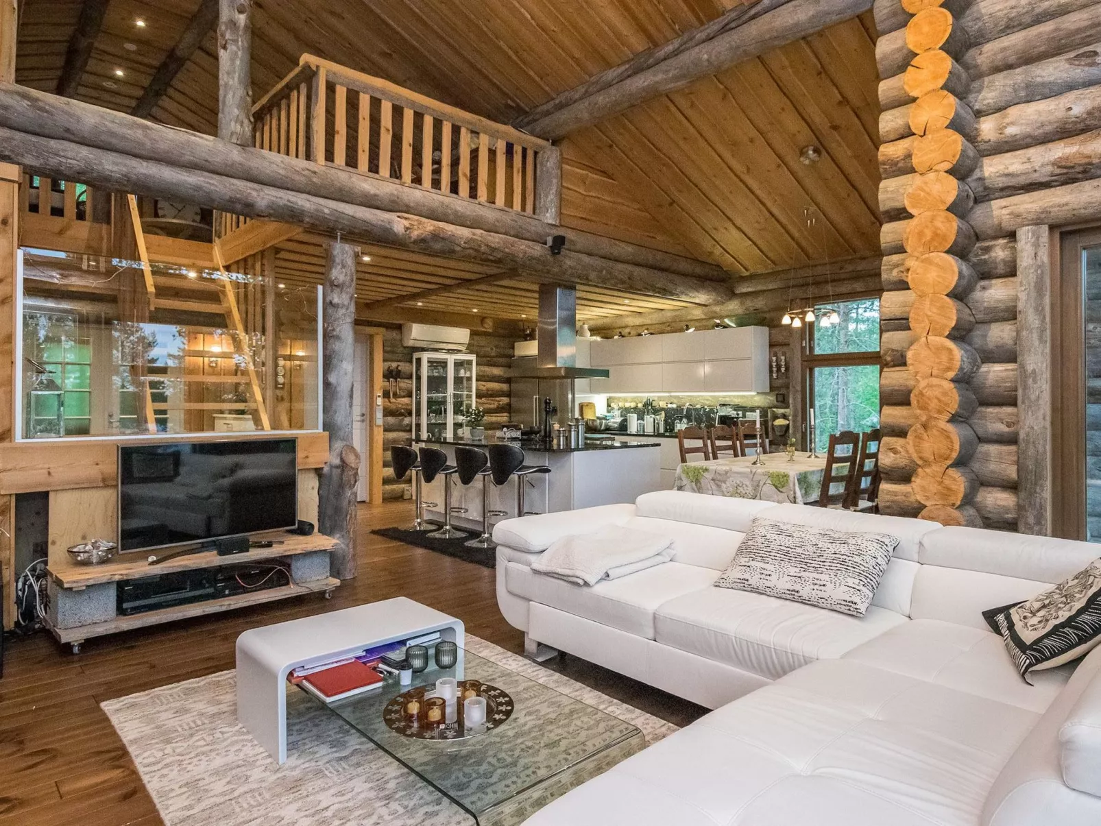 Villa sieponpesä-Drinnen