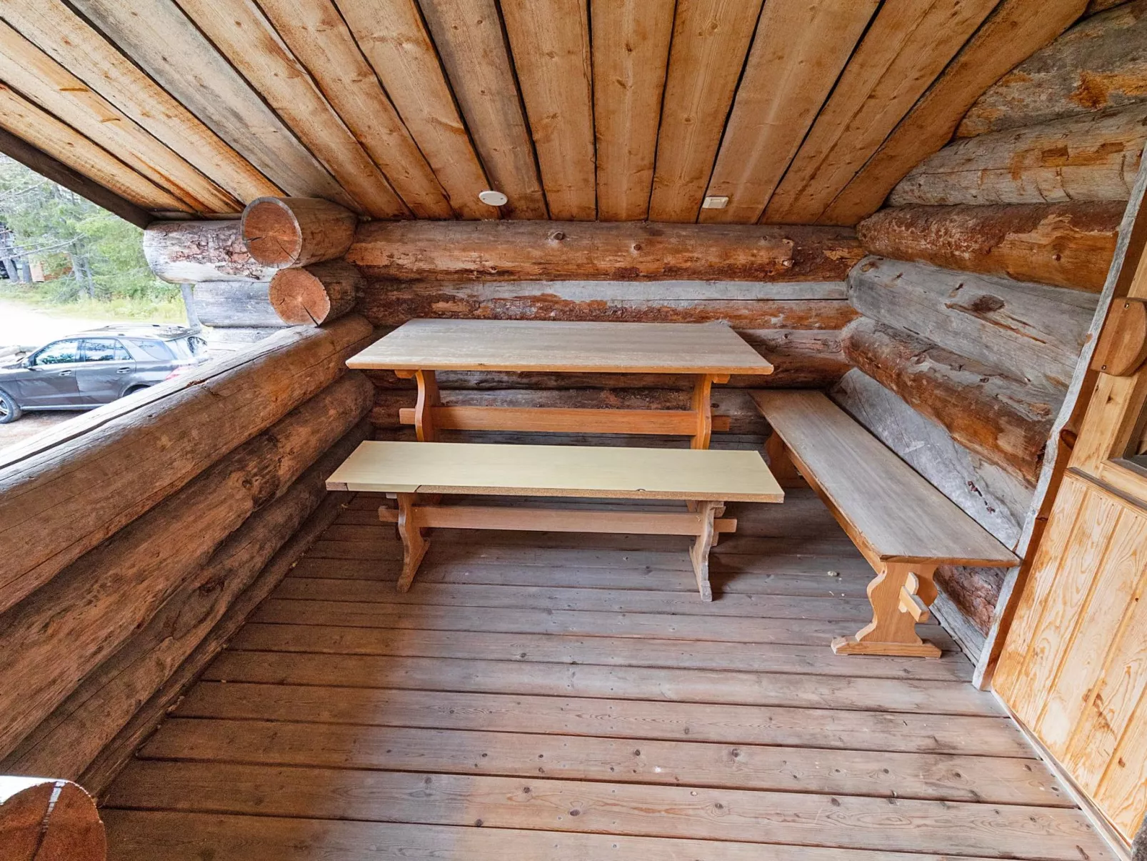 Agenttimajat 2-Dedans