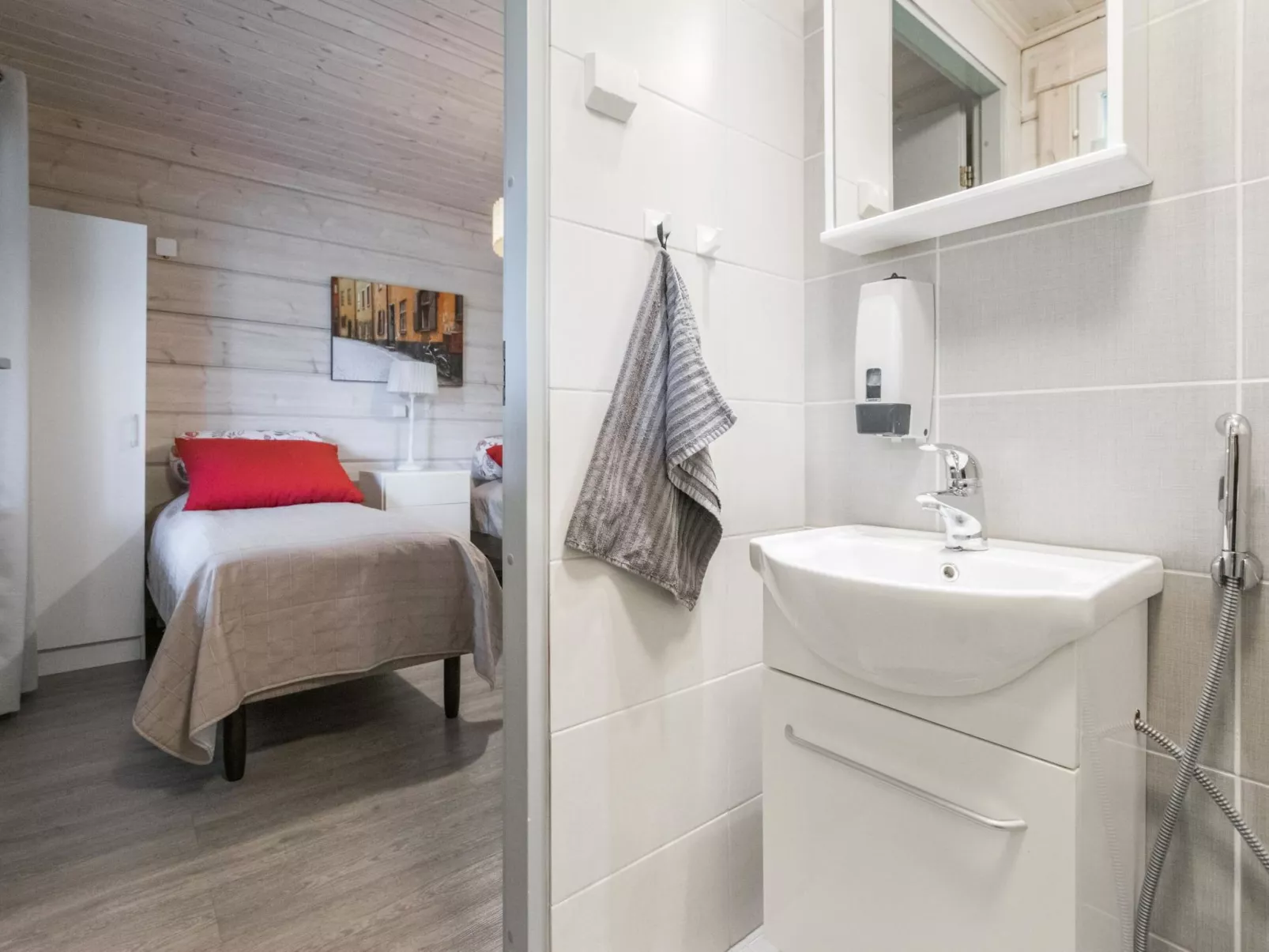 Sinisen tien helmi-Drinnen