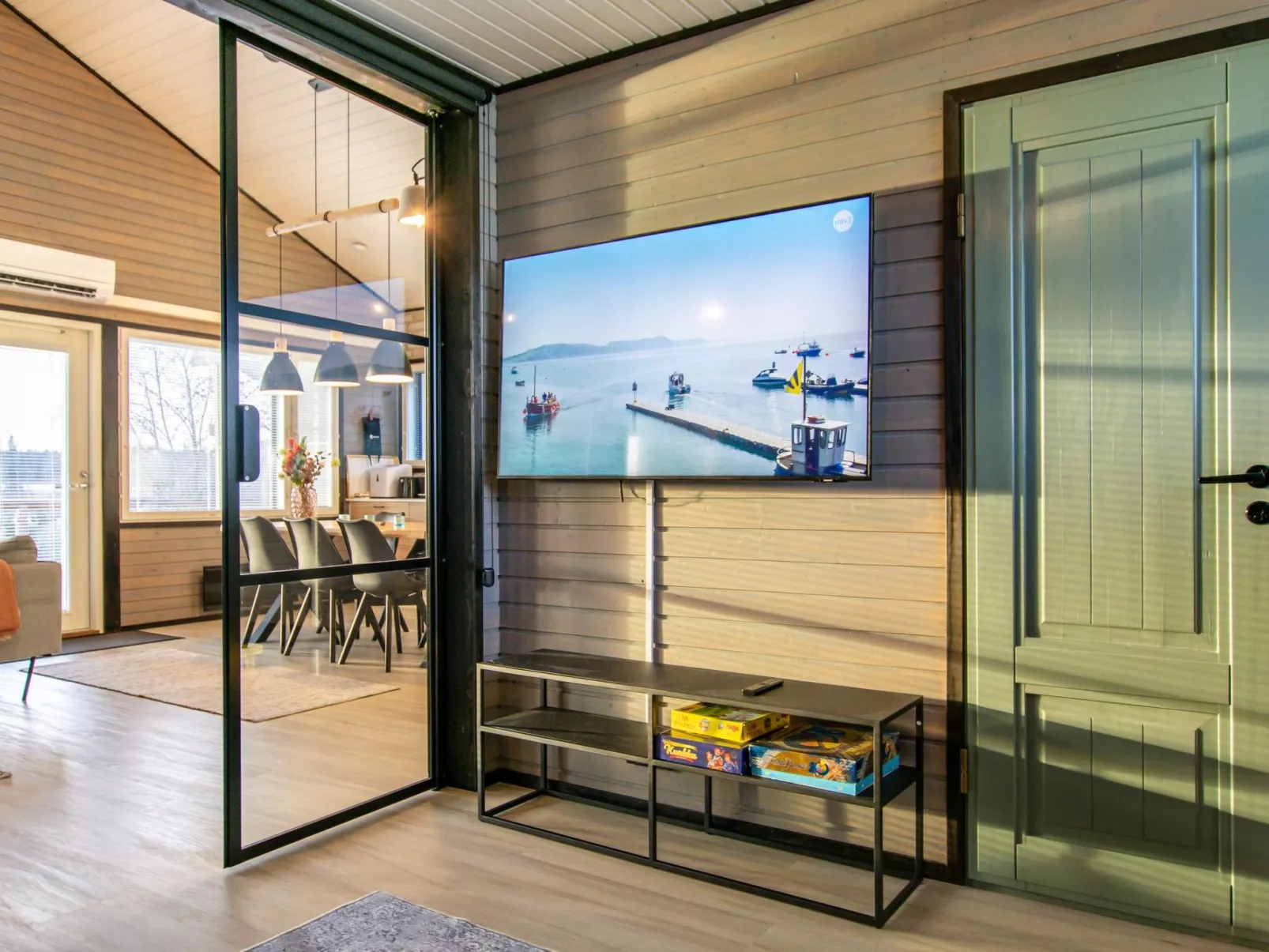 Aurinkopaikka-Dedans