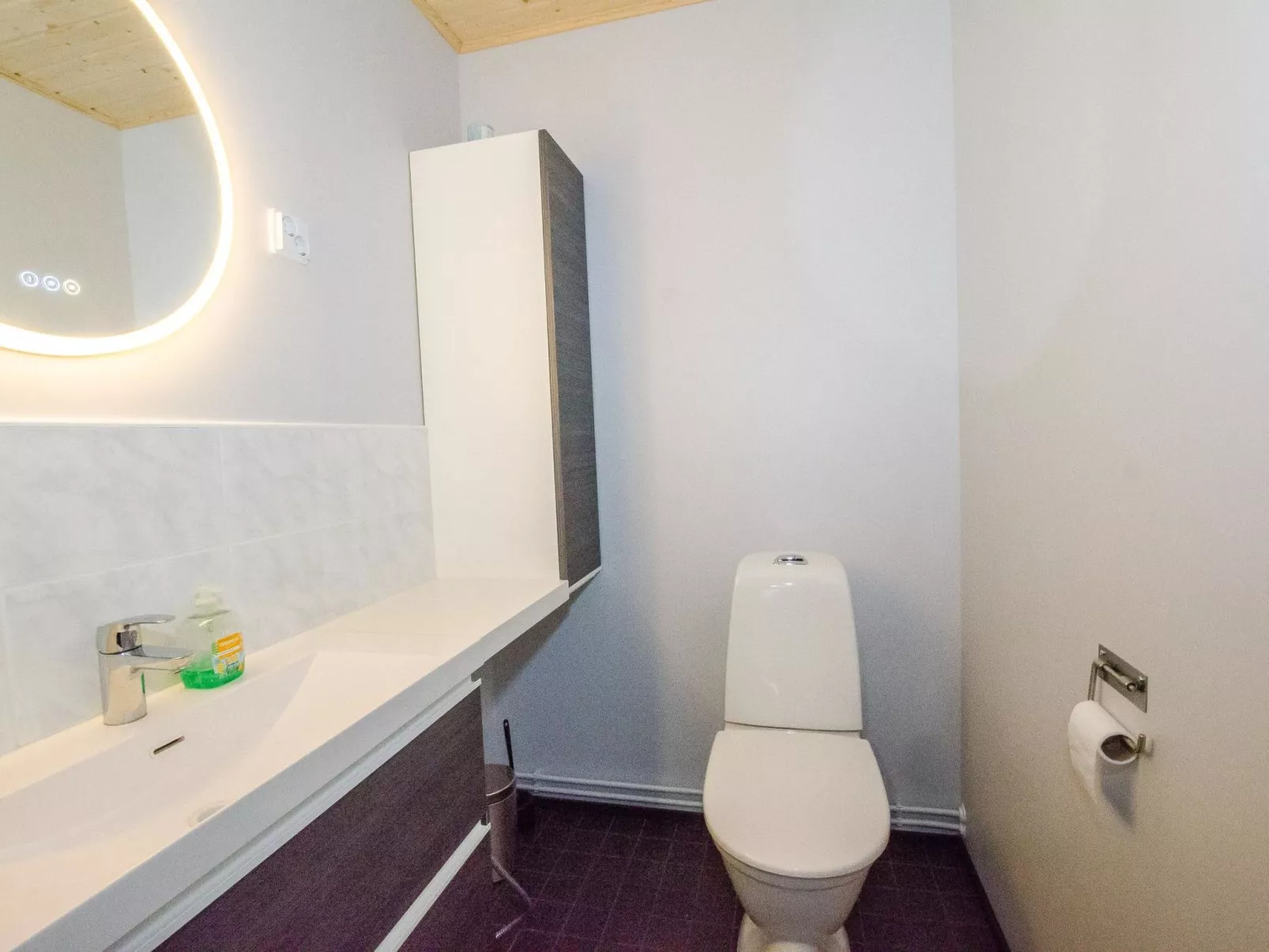 Lakeside villa-Dedans