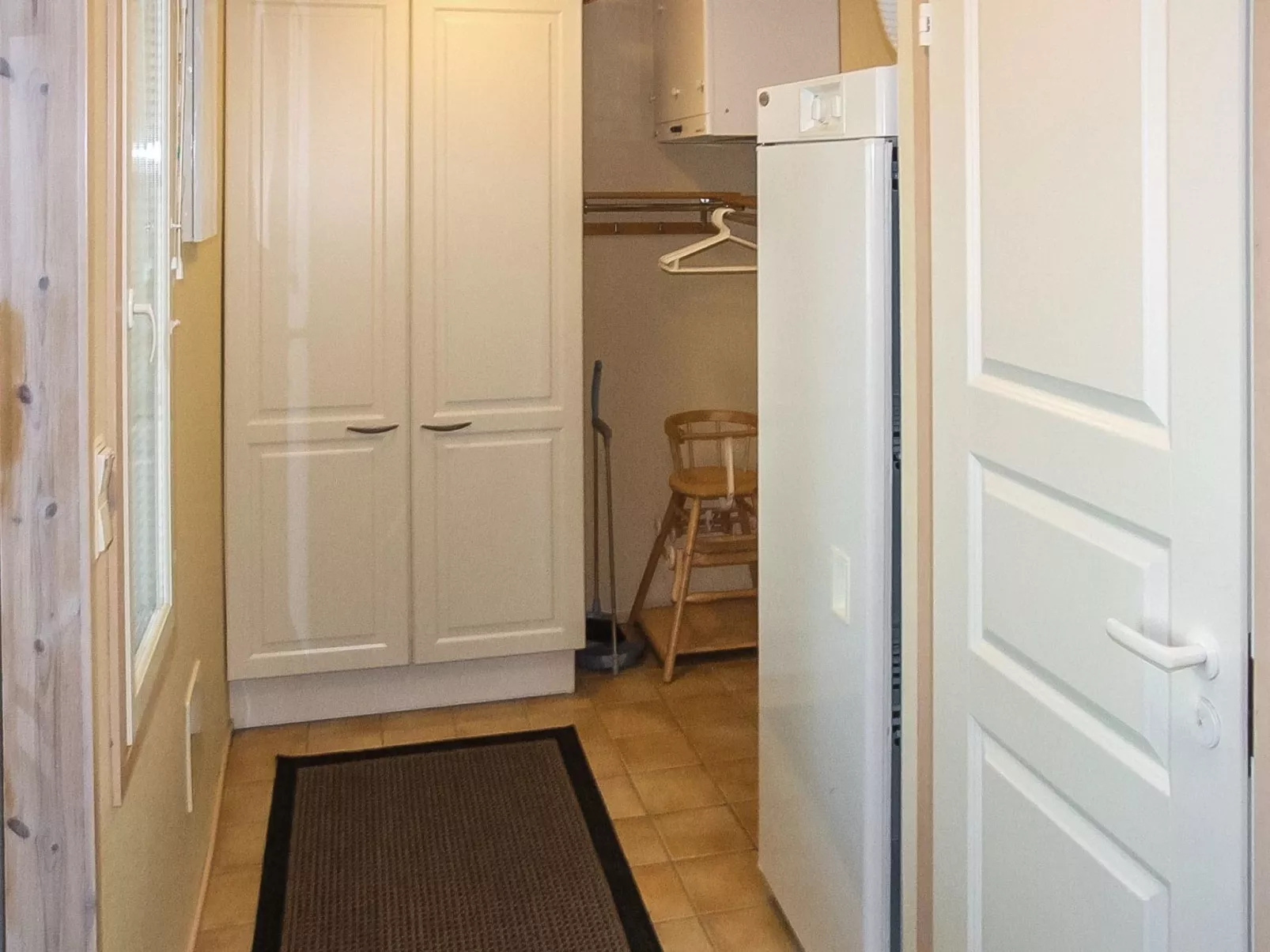 Hankipolku 4c-Inside