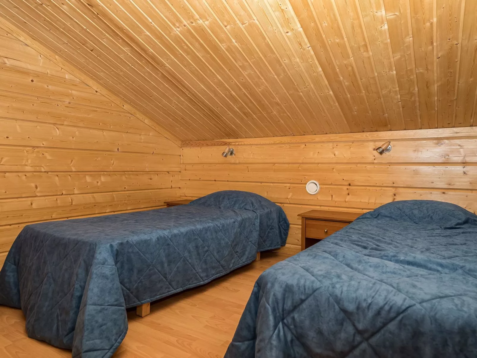 Kinostupa 2a (18)-Drinnen