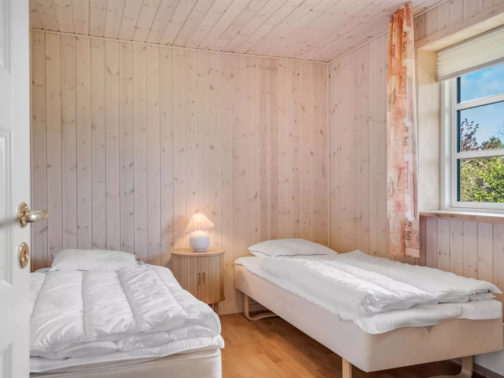 "Elsabet" - 600m to the fjord-Inside