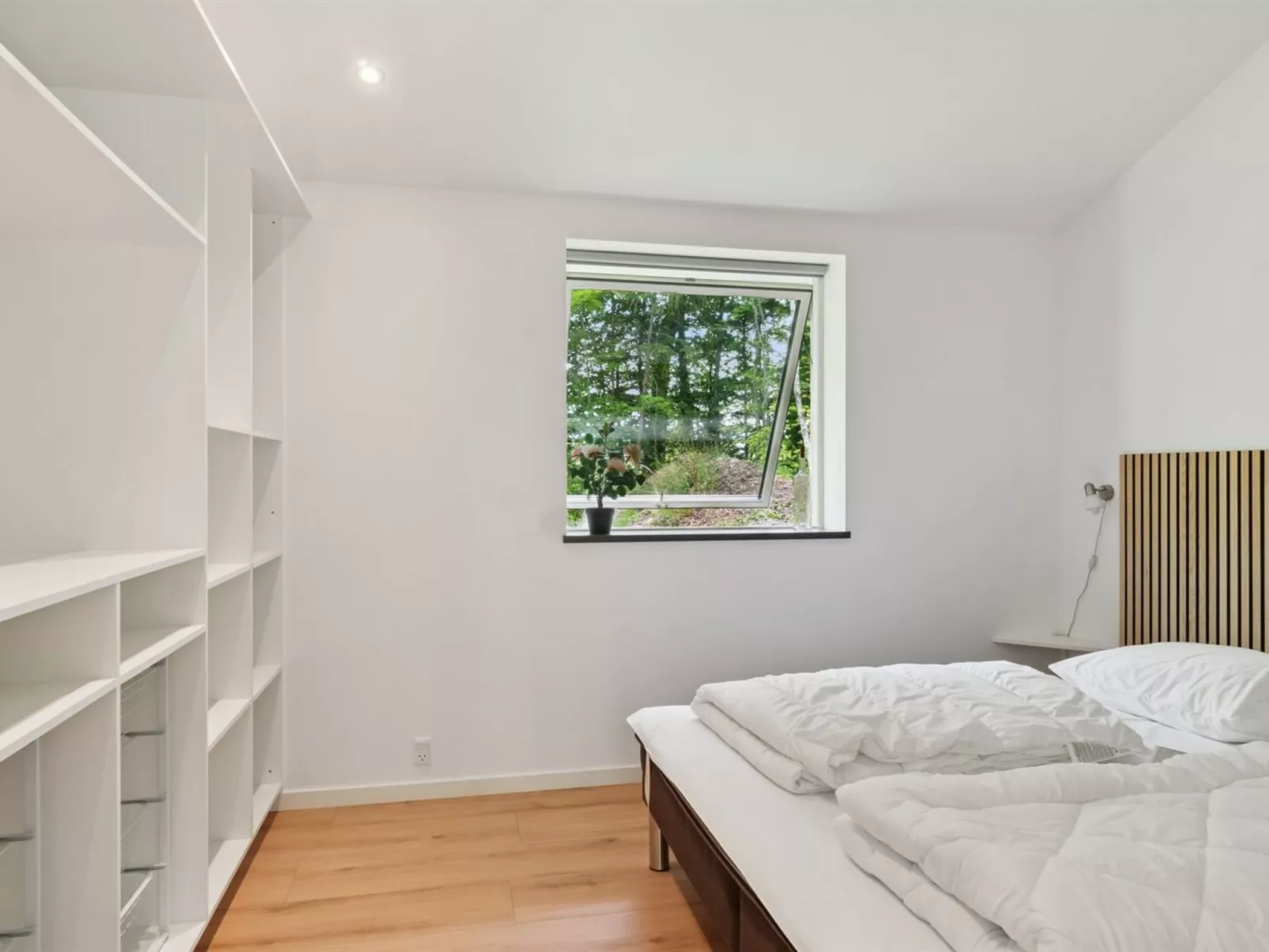 "Hotherus" -  from the sea-Drinnen