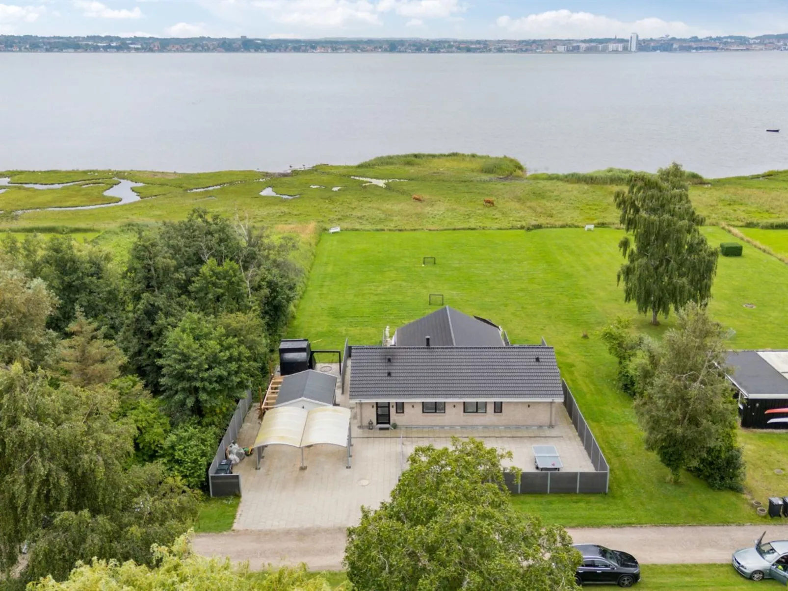 "Thyra" - 50m to the fjord-Draußen