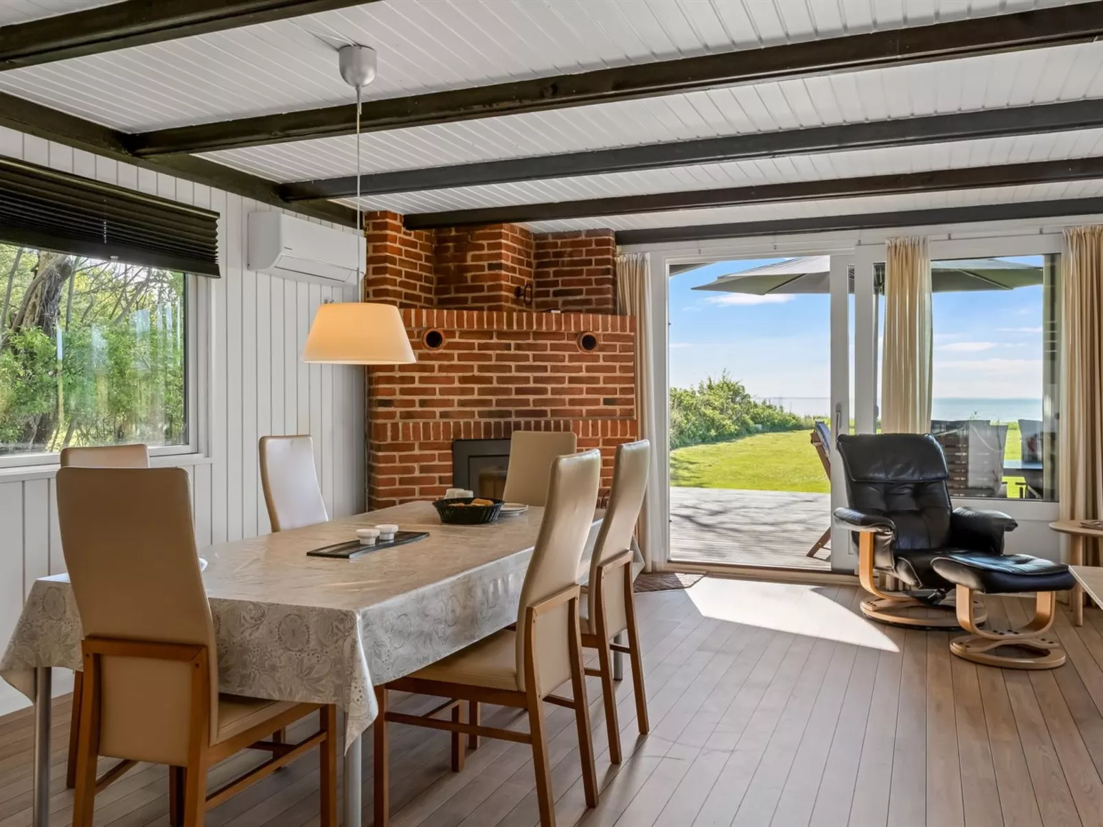 "Ørn" - 5m from the sea-Inside