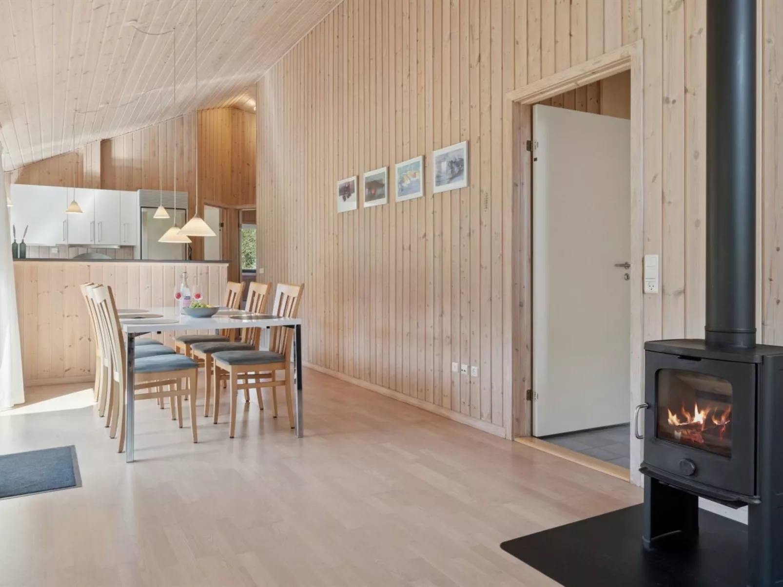 "Edna" - 500m from the sea-Drinnen