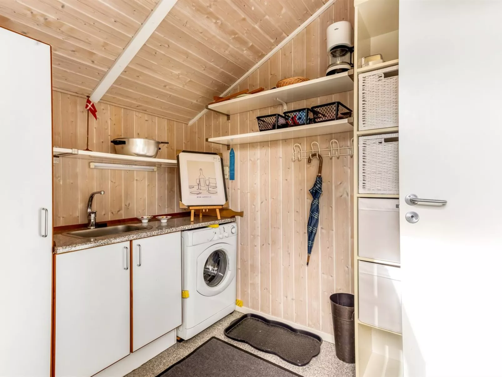 "Winona" - 250m from the sea-Drinnen