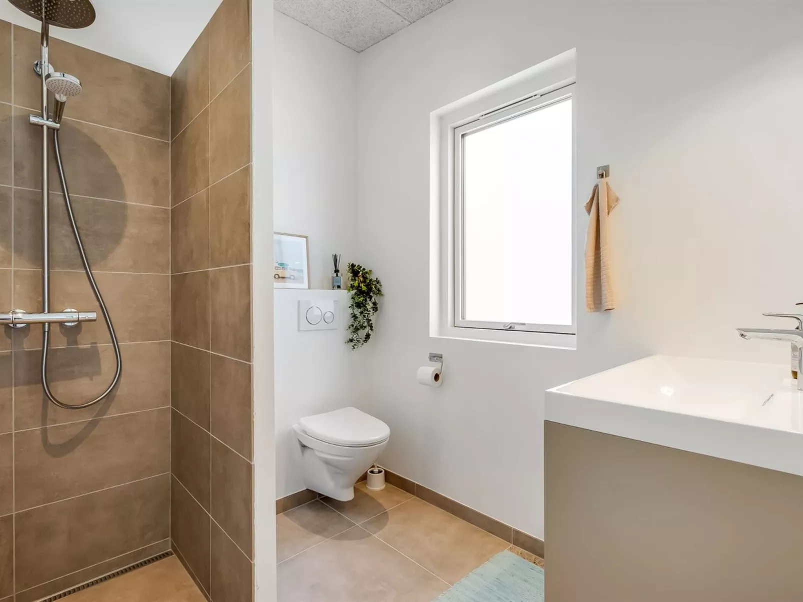 "Arjuna" - 750m from the sea-Inside