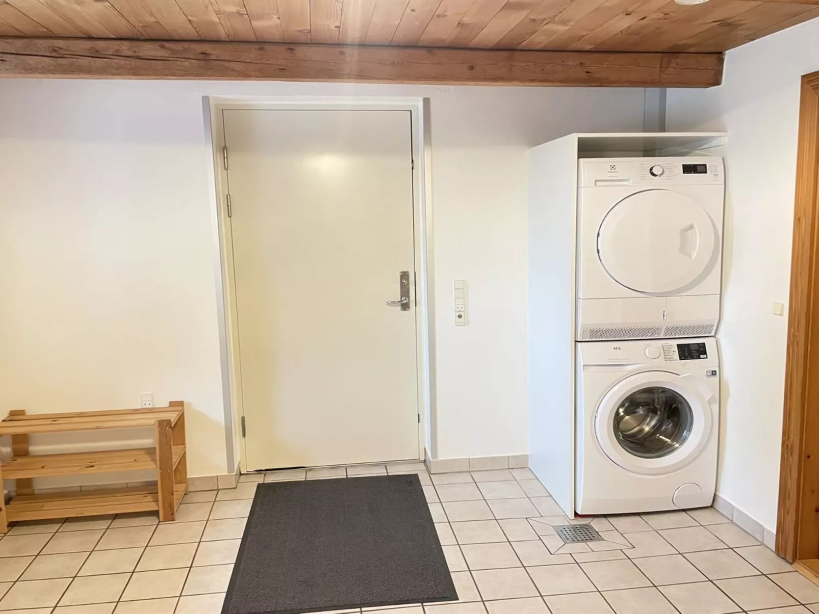 "Åsta" - 400m to the fjord-Inside