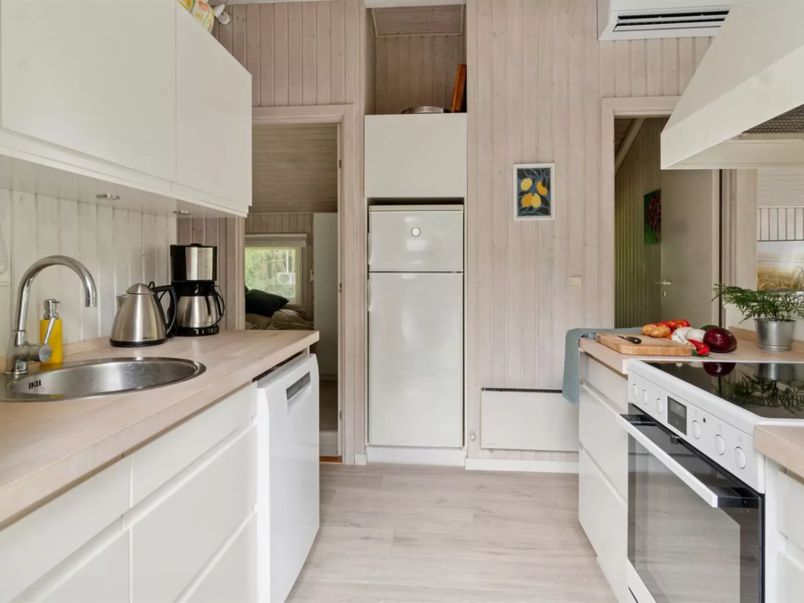 "Tekla" -  from the sea-Drinnen