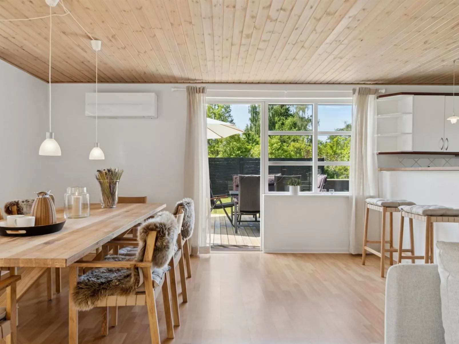 "Annabeth" - 850m from the sea-Inside