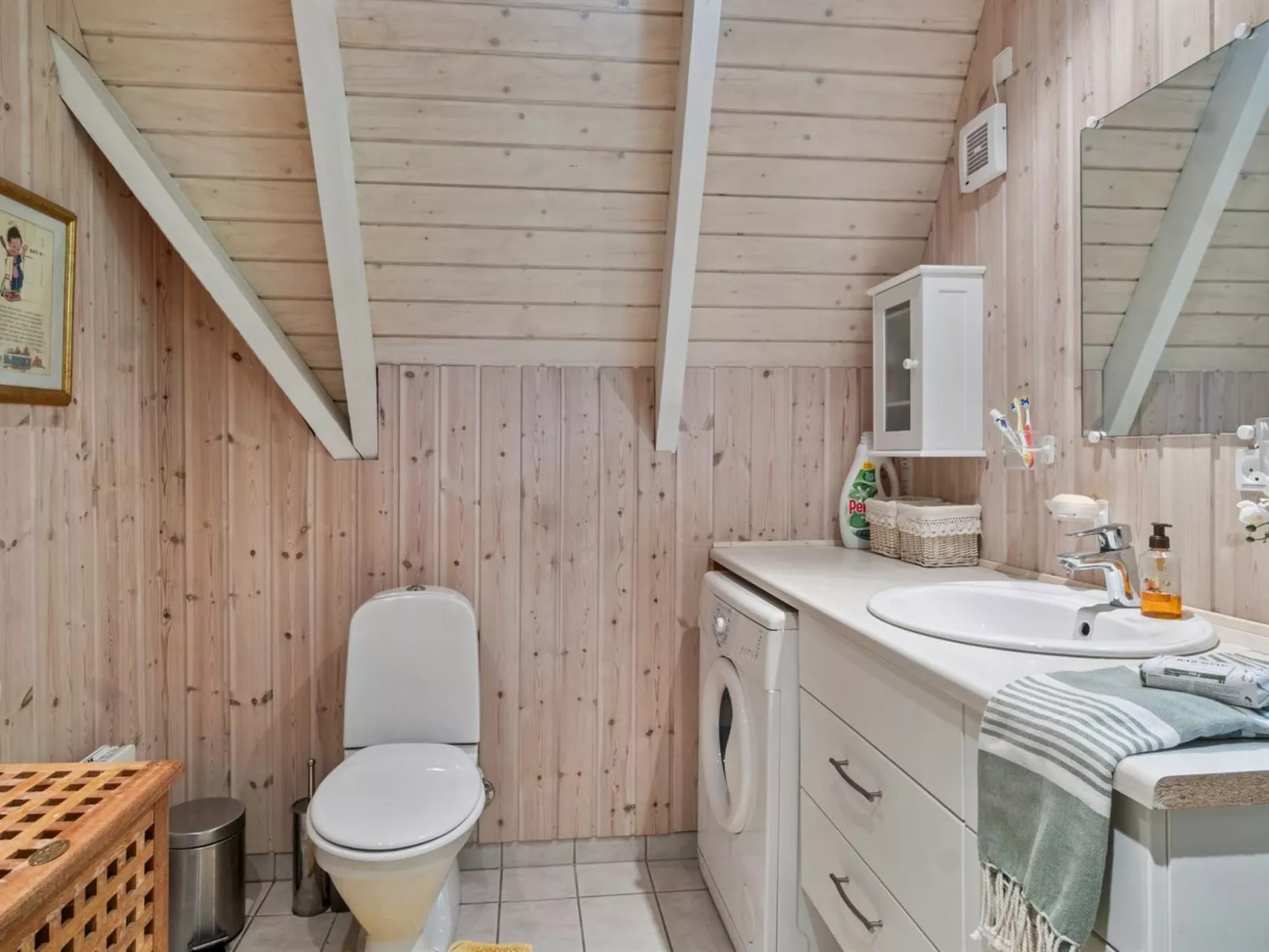 "Thrond" - 500m from the sea-Inside