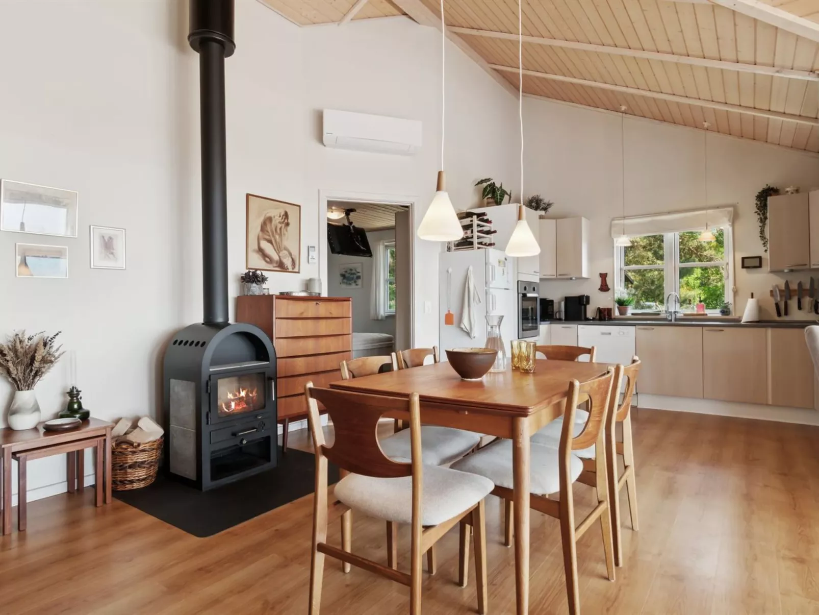 "Mariam" - 100m from the sea-Inside