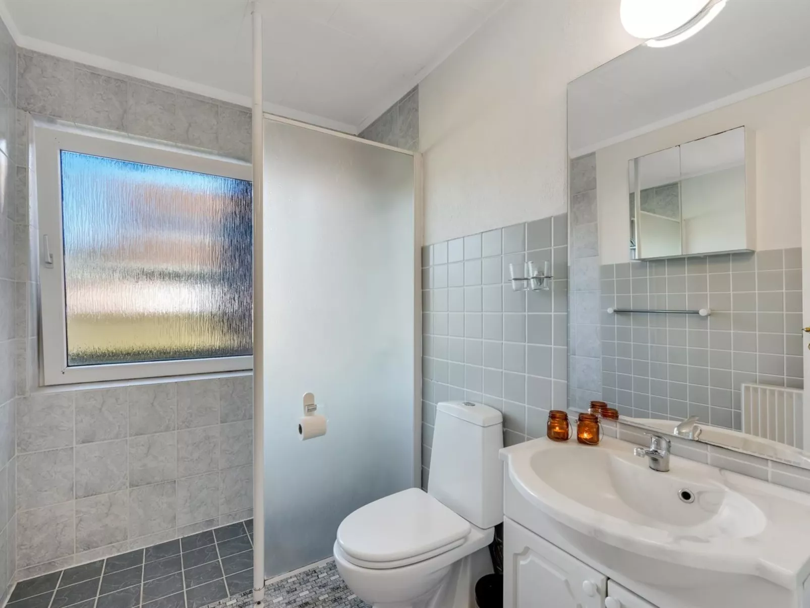 "Svein" - 500m to the fjord-Drinnen