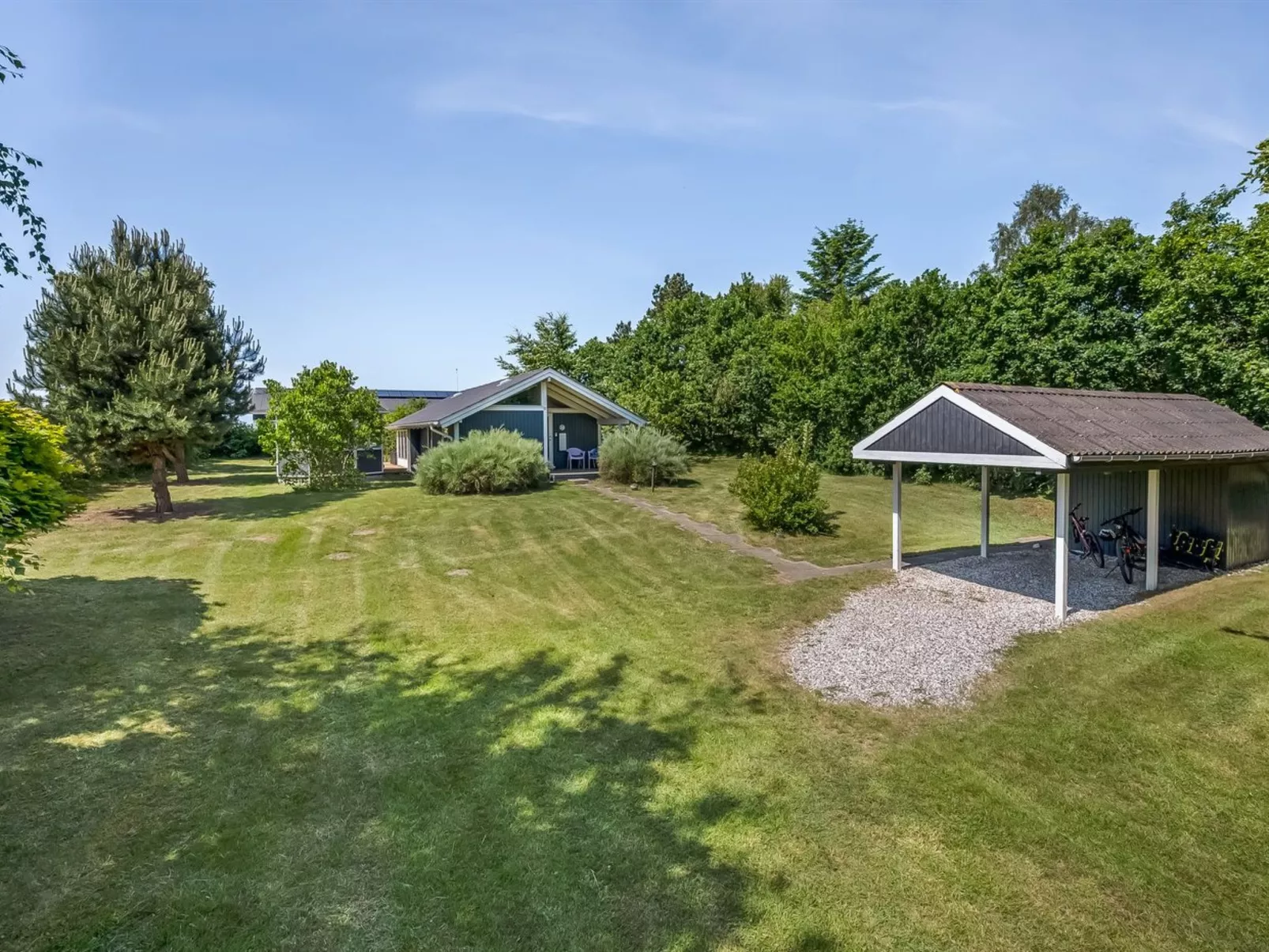 "Leeve" - 1.3km from the sea-Outside