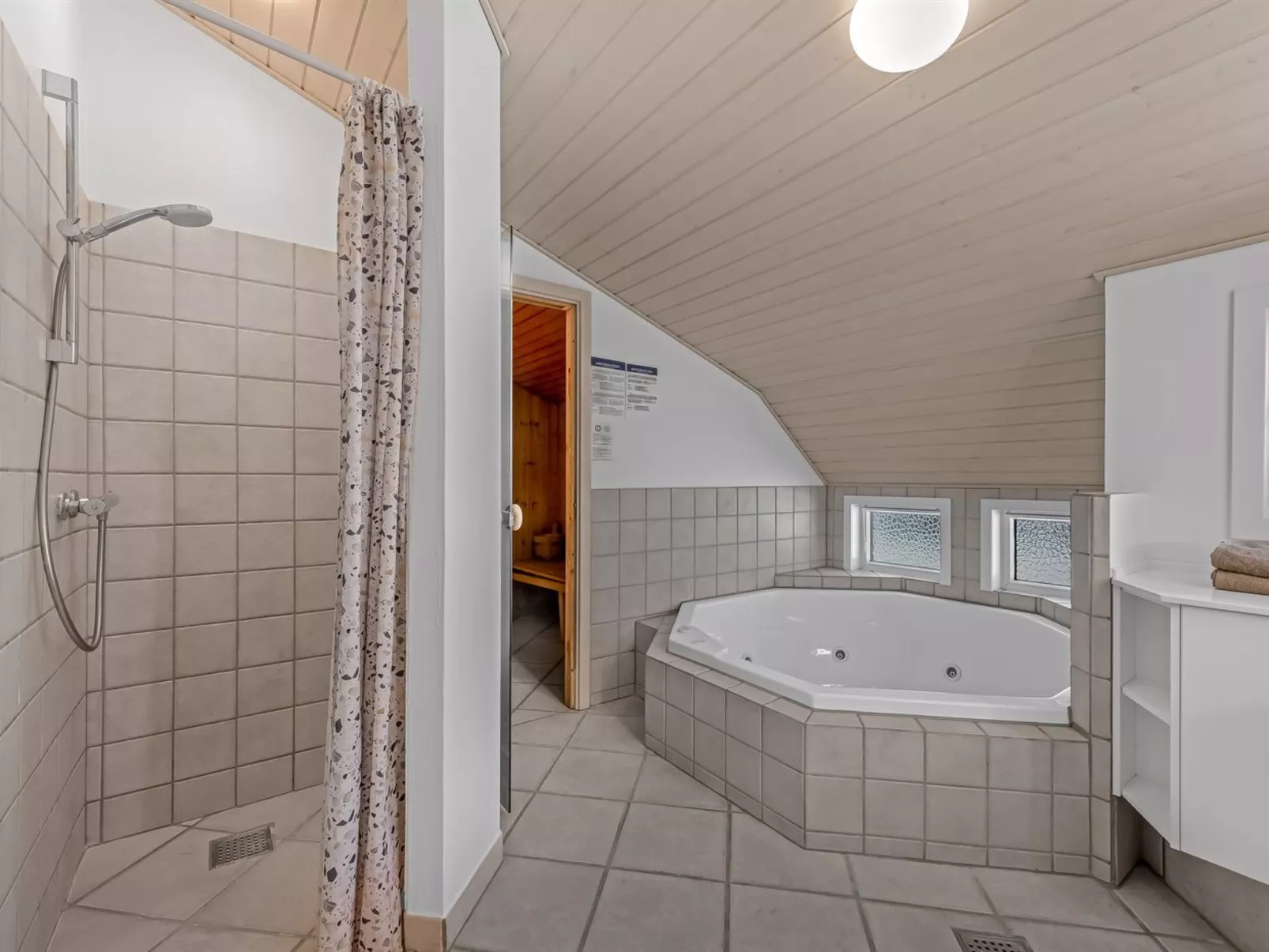 "Batsha" - 1.7km from the sea-Dedans