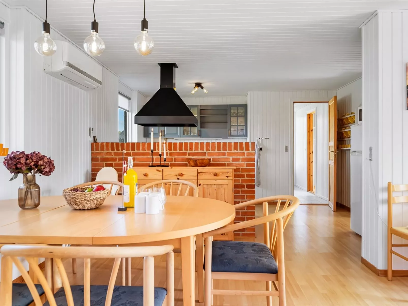 "Lillan" -  from the sea-Inside