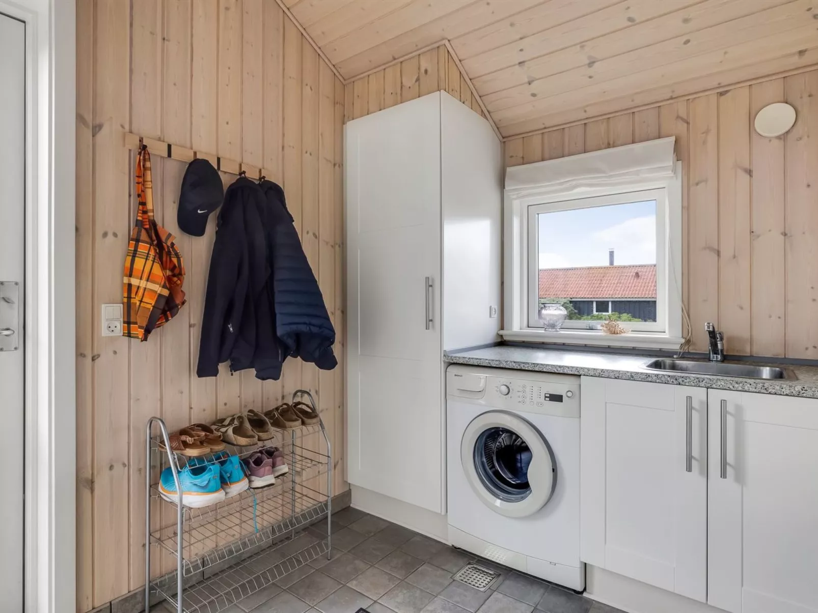 "Effie" - 500m from the sea-Dedans