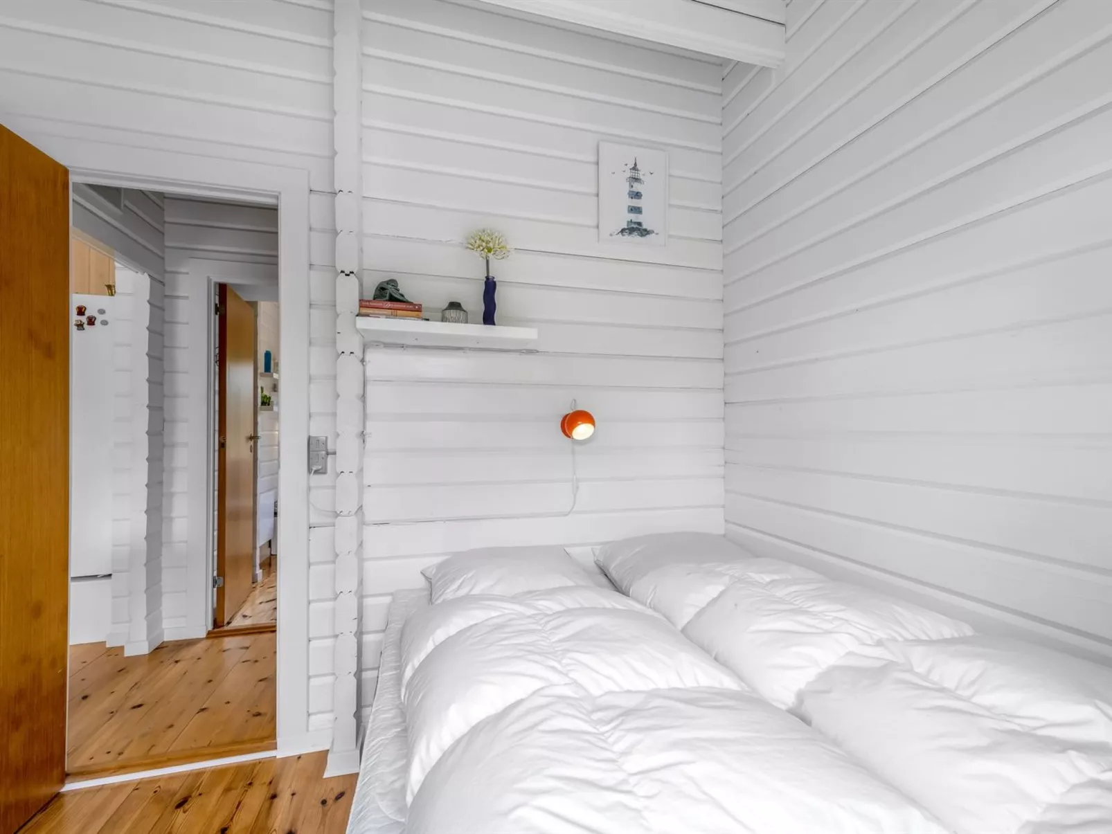 "Blesse" - 500m to the fjord-Drinnen